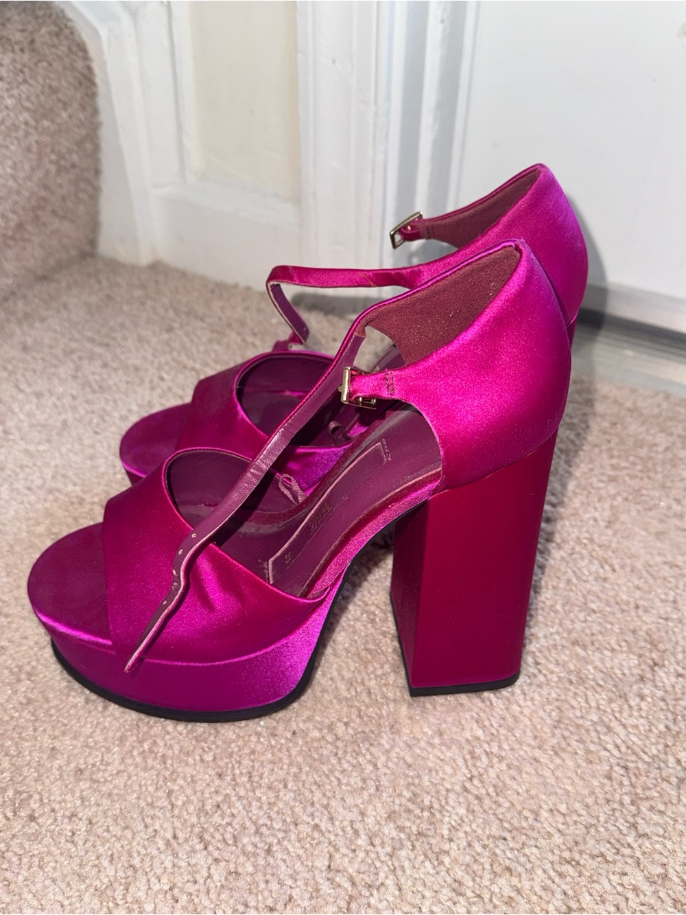 NWOT - ZARA FUSCHIA PLATFORM BLOCK HEELS